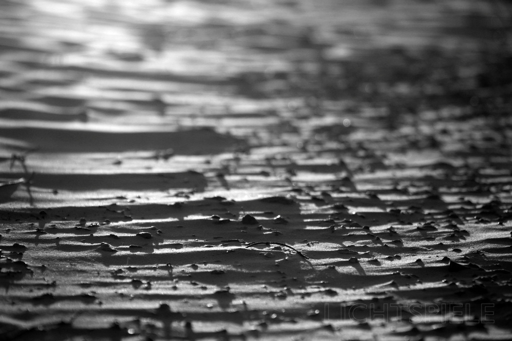 Licht und Schatten | Sand und Steinchen in der Wüste - Realisiert mit Pictrs.com