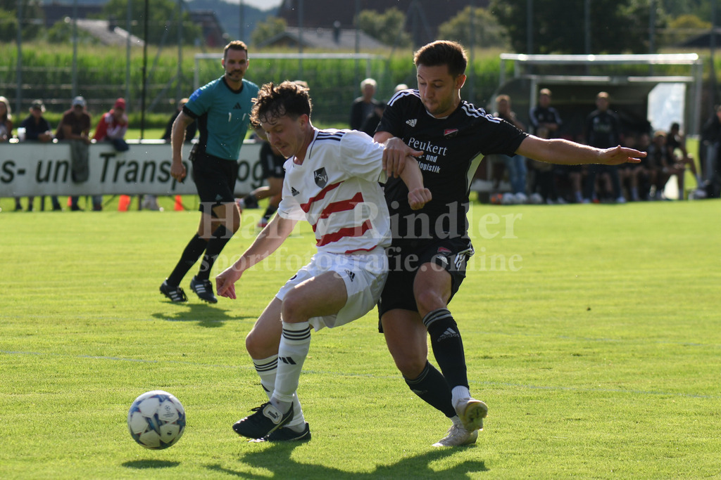  TSV Seebach : ASV Burglengenfeld | Fabian Schwingenschlögl (TSV Seebach #3)  im Zweikampf - Realisiert mit Pictrs.com