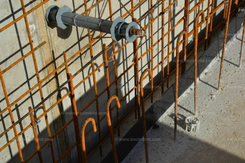 bib-lg04-betonarbeiten-0606 | Nach LV-Leistungsgruppen sortierte Detailfotos über den Bau eines Hauses. Alle Hausbau-Bilder direkt vom Urheber und Autor der Website Haus-Selber-Bauen.com