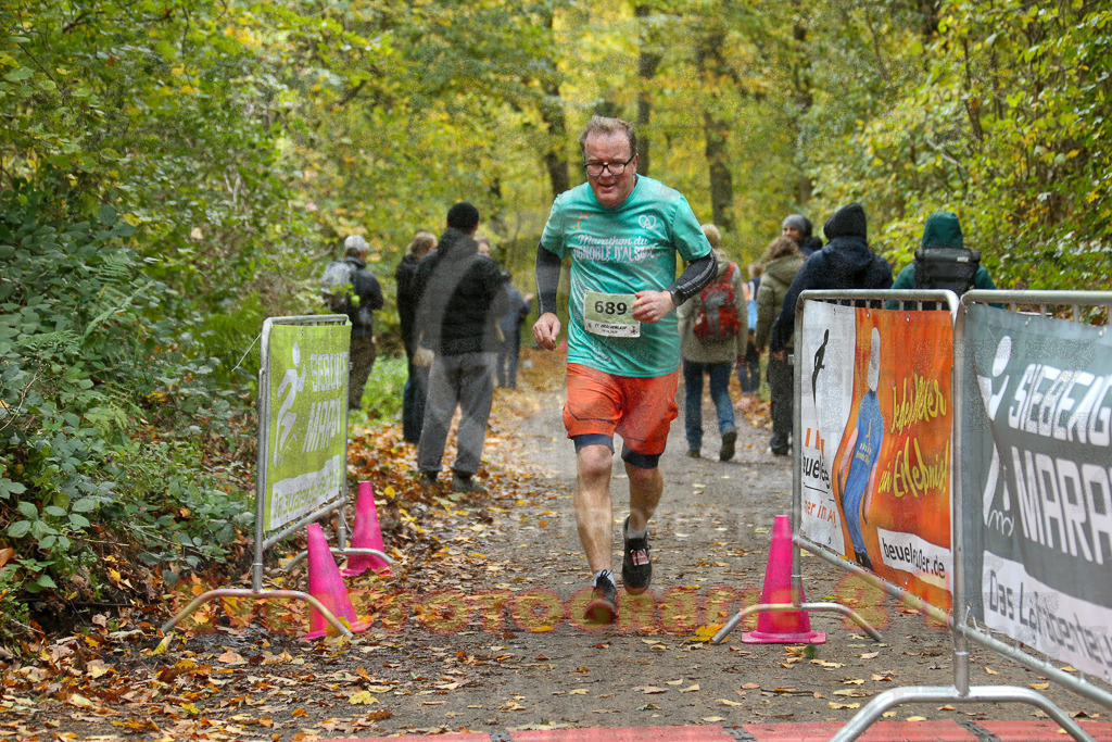 251026_1334_EX1_3657 | Sportfotografie im Rhein-Sieg Kreis, Köln, Bonn, NRW, Rheinland Pfalz, Hessen, etc. Unser Tätigkeitsfeld umfasst den Laufsport vom Volkslauf über den Marathon, Duathlon, Triathon bis zum Ultralauf wie Kölnpfad Ultra oder Schindertrail.
