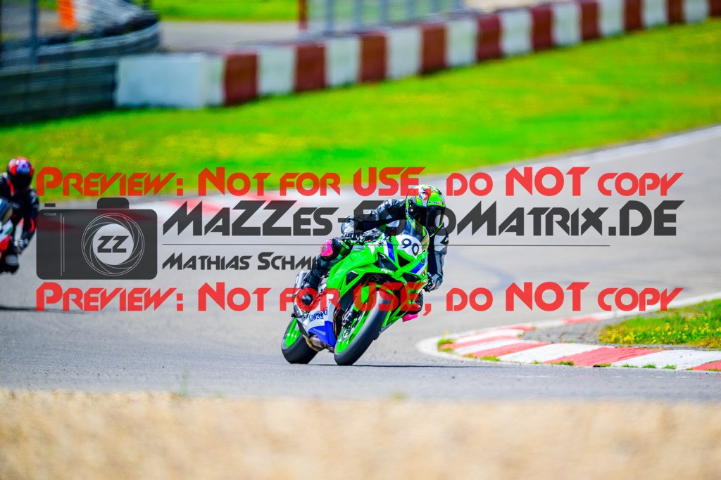 MaZZes_FotoMatrix_240717_6007705_8289 | GELB