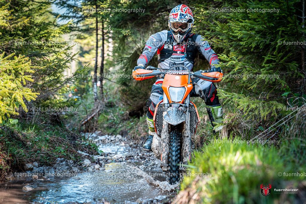 fuernholzer_250501-C1-113-2 | Fotografische Impressionen von der Red Stag Enduro Extreme by fuernholzer-photography.com. Endurosport in Österreich fotografisch festgehalten von fuernholzer. Auftragsfotografie für Private, Gewerbefotos und Industriefotografie. Eventfotografie, Sportfotografie und Motorsportfotografie. Anbieter von Fotoworkshops, Fototraining, fotografischen Vorträgen und Fotoseminaren.