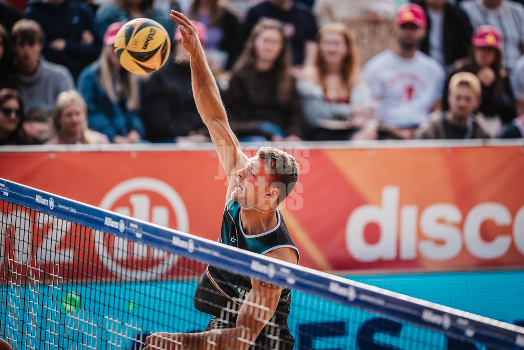 Beachvolleyball | Männer | Allianz German Beach Tour 2025 | Tourstop Düsseldorf | 17.05.2025 | Daniel Kirchner beim Angriff