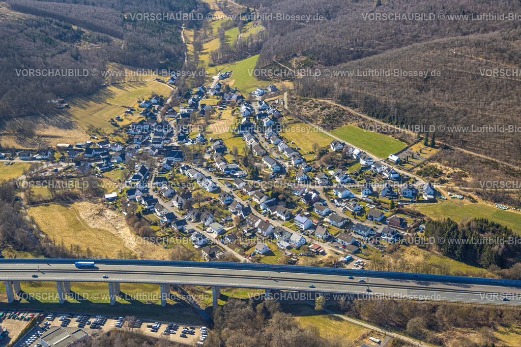 Olpe250307742Sassmicke | Luftbild, Ortsteil Saßmicke und Waldgebiet, Autobahn A45 mit Talbrücke. Saßmicke, Autobahnbrücke der Sauerlandlinie, Dahl, Olpe, Sauerland, Nordrhein-Westfalen, Deutschland