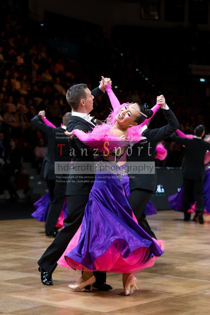 20241109_DM-Formationen_Vorrunde_2443 | Tanzsportbilder, Standardtanz, Lateintanz, WDSF, DTV, LTVB, dancecomp, goc, hessen tanzt, blaues band der spree, walzer, tango, wiener walzer, slowfox, quickstepp, samba, rumba, cha-cha-cha, paso doble. jive, hd-kroft photography, turniertanzsport