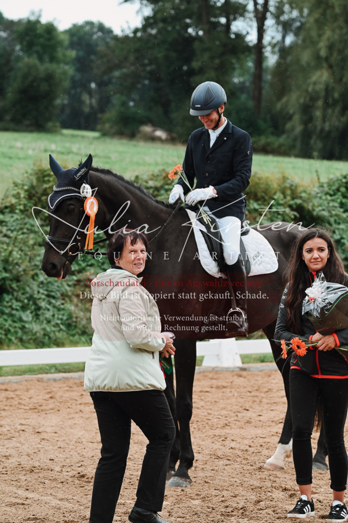 DSC_7251 | Pferde- und Turnierfotografie in Westsachsen. Pferdeportraits, Auftragszeichnungen und intuitive Kunst.