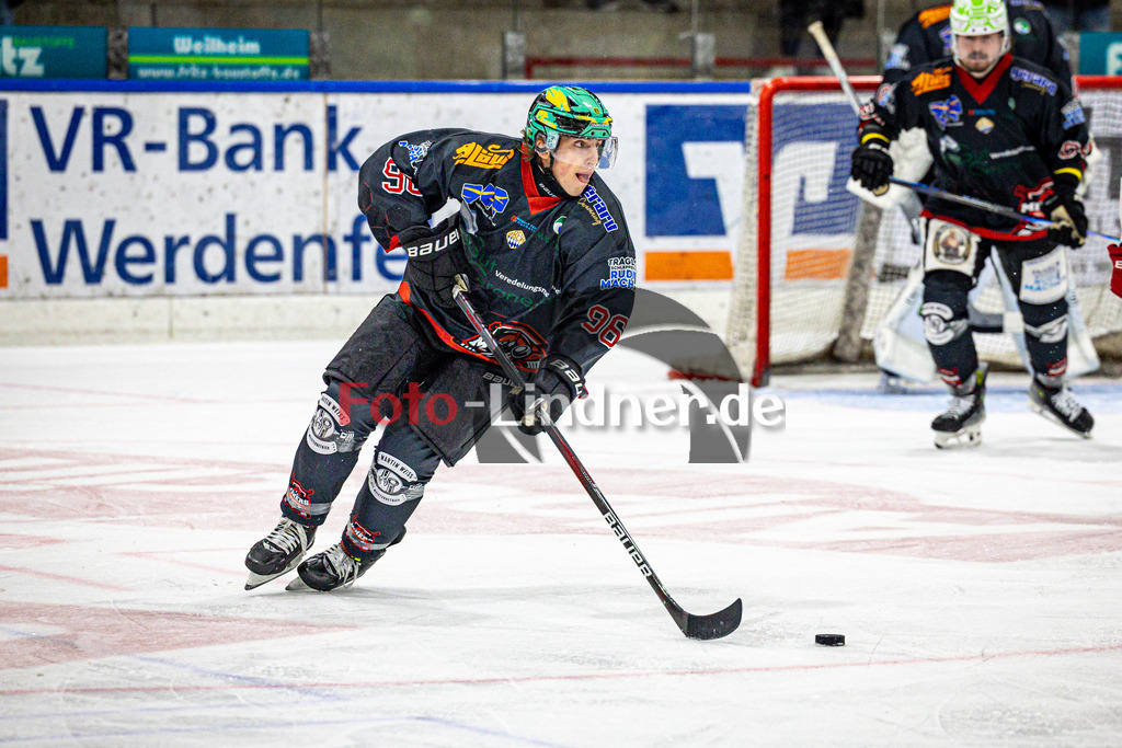 Peißenberg MINERS gegen EHC Klostersee | Eishockey Bayernliga 2025/26 Vorrunde 12. Spieltag, Peißenberg MINERS gegen EHC Klostersee, 20251116,Xaver SCHULER (MINERS 96) in Aktion,2025-11-16 in Peißenberg (flatbuy Arena Peißenberg), Xaver SCHULER (MINERS 96)Copyright: WolfgangxLindner www.foto-lindner.de