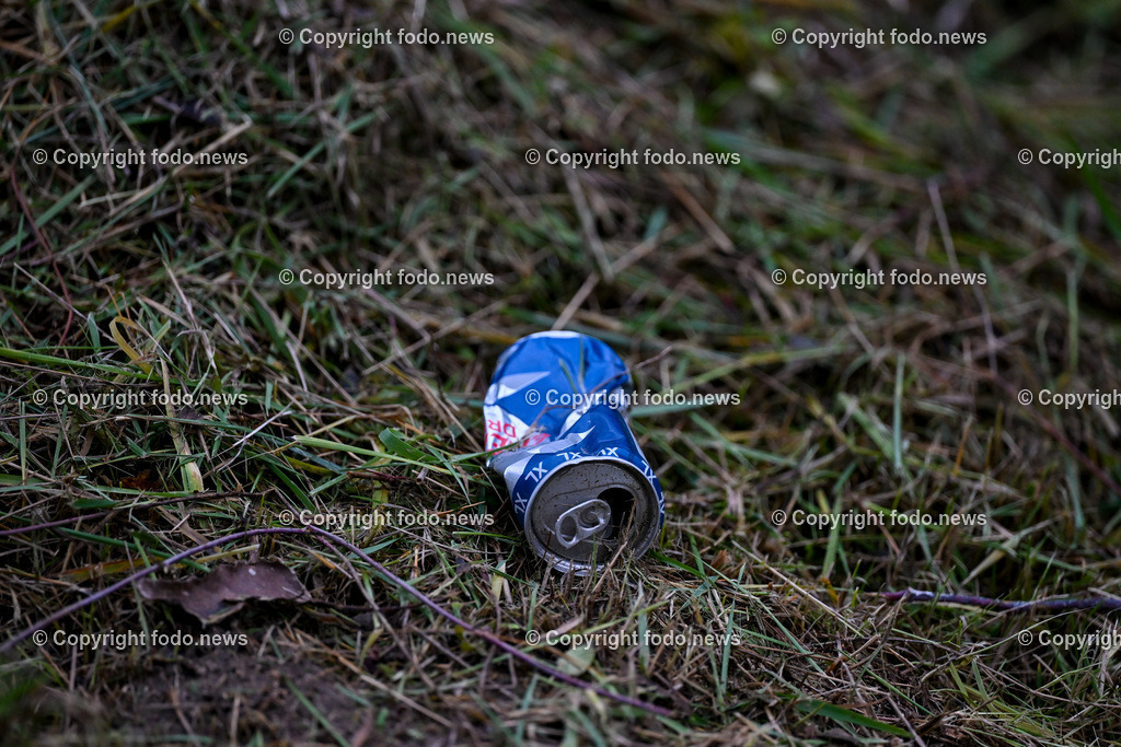 Muell_ Mist_ 11.12.2024-18 | 11.12.2024, Linz, AUT, Muell, Mist, im Bild Unachtsam weggeworfener Muell im Wald, Augebiet, Dosen, Blech, Abfall, Gift, Straeucher, Gebuesch, Weg, Pfand, Dosenpfand