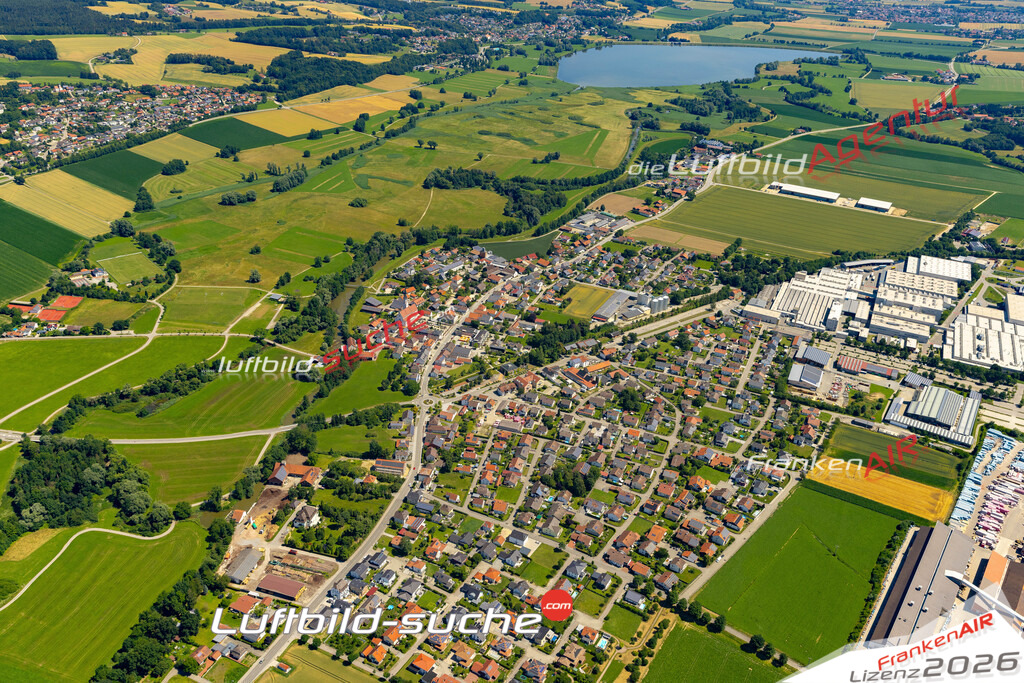 Das Luftbild der Stadt Marklkofen wurde 2022 vom Flugzeug heraus erstellt (keine Drohnen-Aufnahmen) Aufnahmehöhe ca.450 Meter- hohe Bildauflösung und Druck-Qualität. Garantiert!