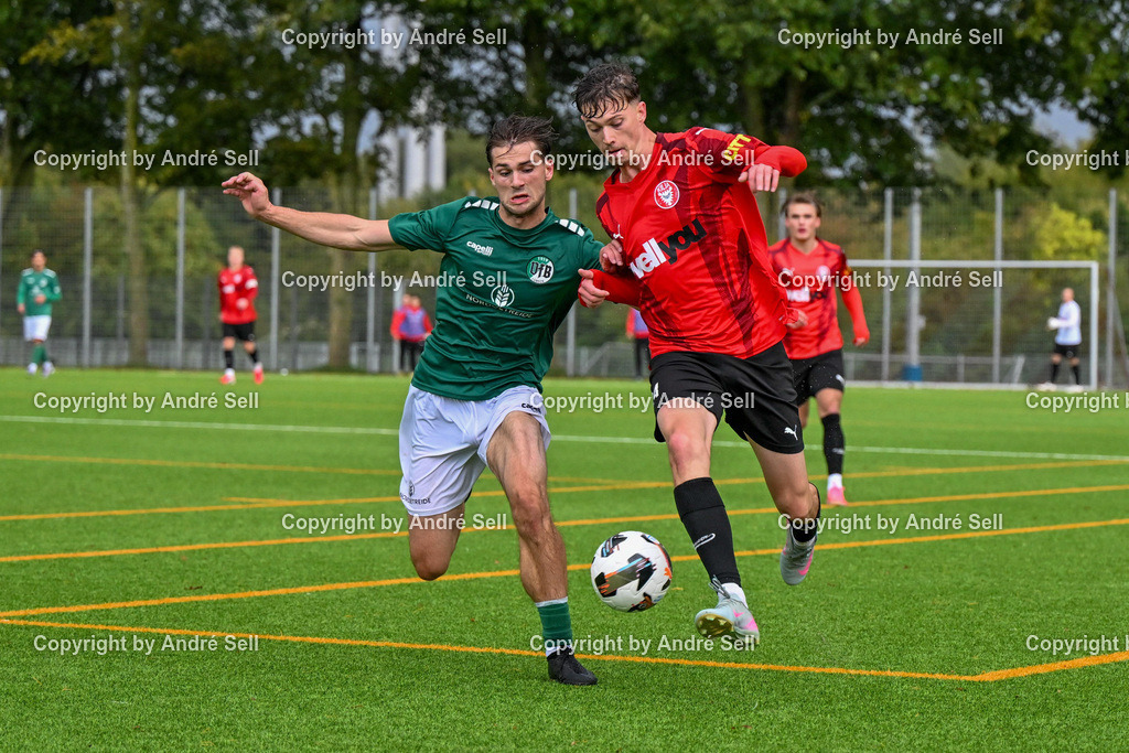 FC Kilia Kiel vs VfB Lübeck II - U21 | Marvin Müller (Kilia #24) vs Leo Zerbe (Lübeck #25) / Fußball-Oberliga Männer 2026/2027 / FC Kilia Kiel vs VfB Lübeck II - U21 / Kilia Sportplatz / Kiel / 10.10.26 - Realisiert mit Pictrs.com