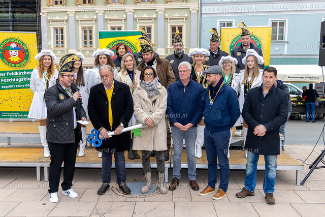 Faschingswecken am Hauptplatz | Bildershop von pixelworld.at - Realisiert mit Pictrs.com