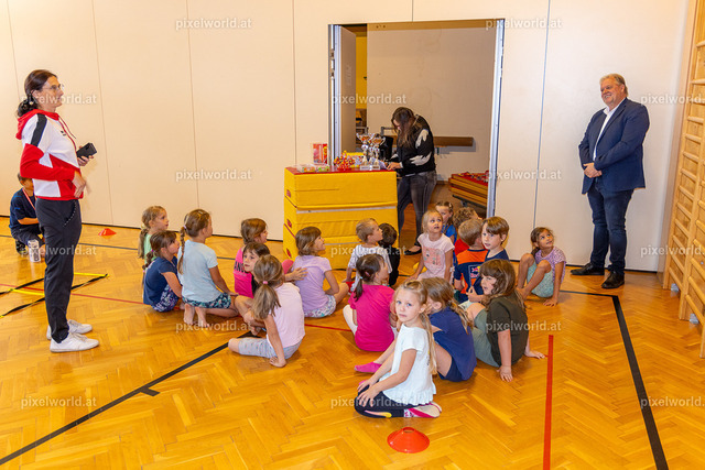 Sport in der Volksschule mit Sabrina Wrann | Bildershop von pixelworld.at - Realisiert mit Pictrs.com