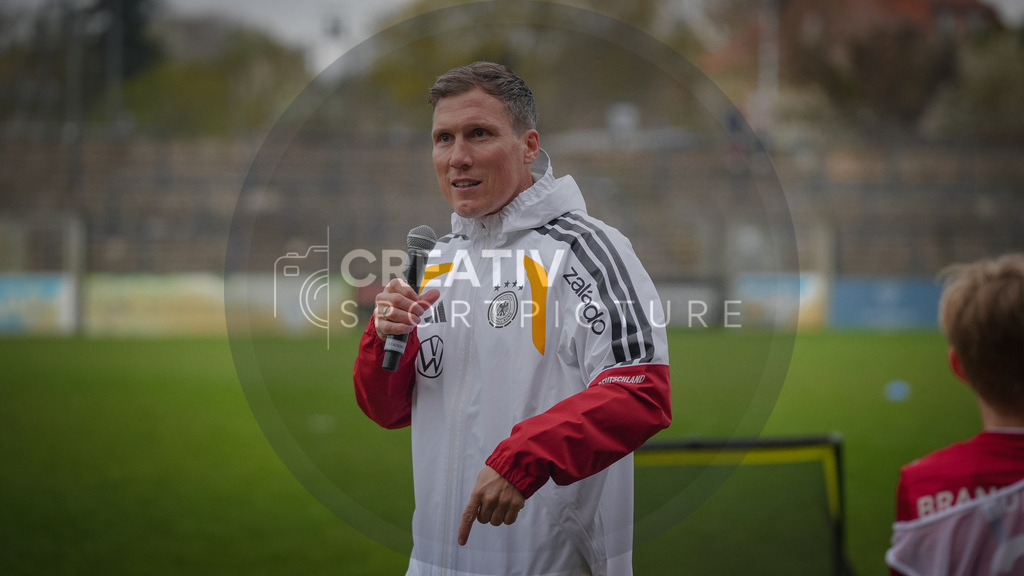 Fußball, Nachwuchs, Training, DFB, Demo-Einheit der Trainingsphilosophie Deutschland im Karl-Liebknecht-Stadion Potsdam, | Fußball, Nachwuchs, Training, DFB, Demo-Einheit der Trainingsphilosophie Deutschland im Karl-Liebknecht-Stadion Potsdam, Im Bild: Hannes Wolf (DFB) - Realisiert mit Pictrs.com