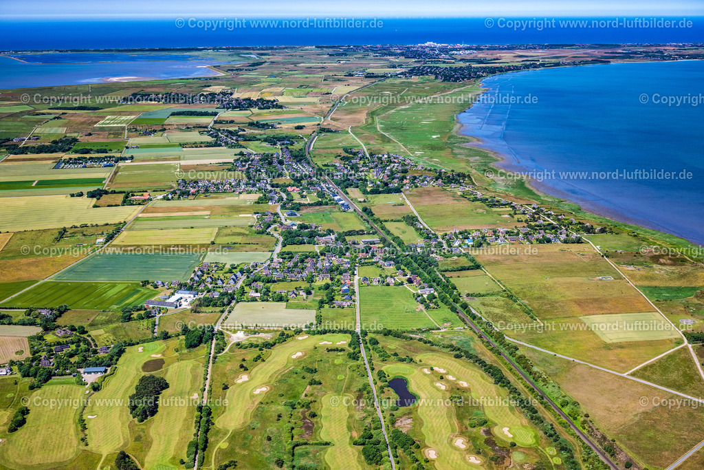 Sylt_Morsum_Kleinmorsum_ELS_4007210625 | KLEINMORSUM 21.06.2025 Ortsansicht an der Meeres-Küste in Kleinmorsum auf der Insel Sylt im Bundesland Schleswig-Holstein, Deutschland. // Townscape on the seacoast in Kleinmorsum at the Island Sylt in the state Schleswig-Holstein, Germany. Foto: Martin Elsen