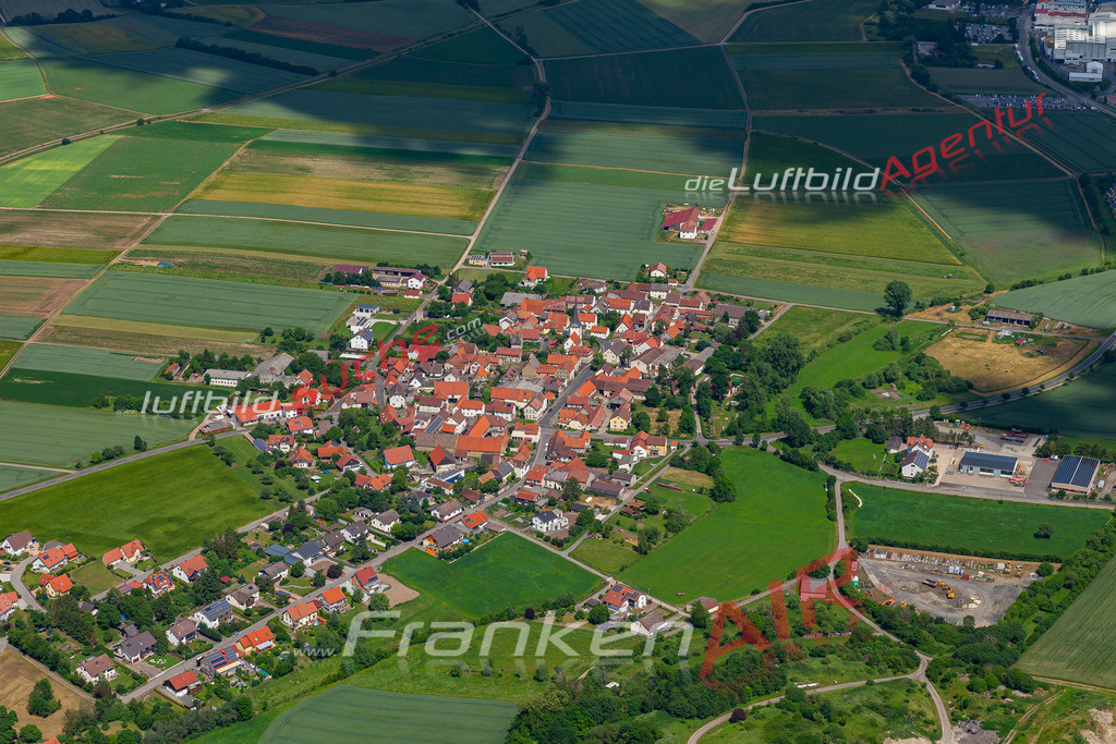 aktuelles Luftbild von  Hellingen  - Luftaufnahme wurde 2019 von https://frankenair.de mittels Flugzeug (keine Drohne) erstellt.