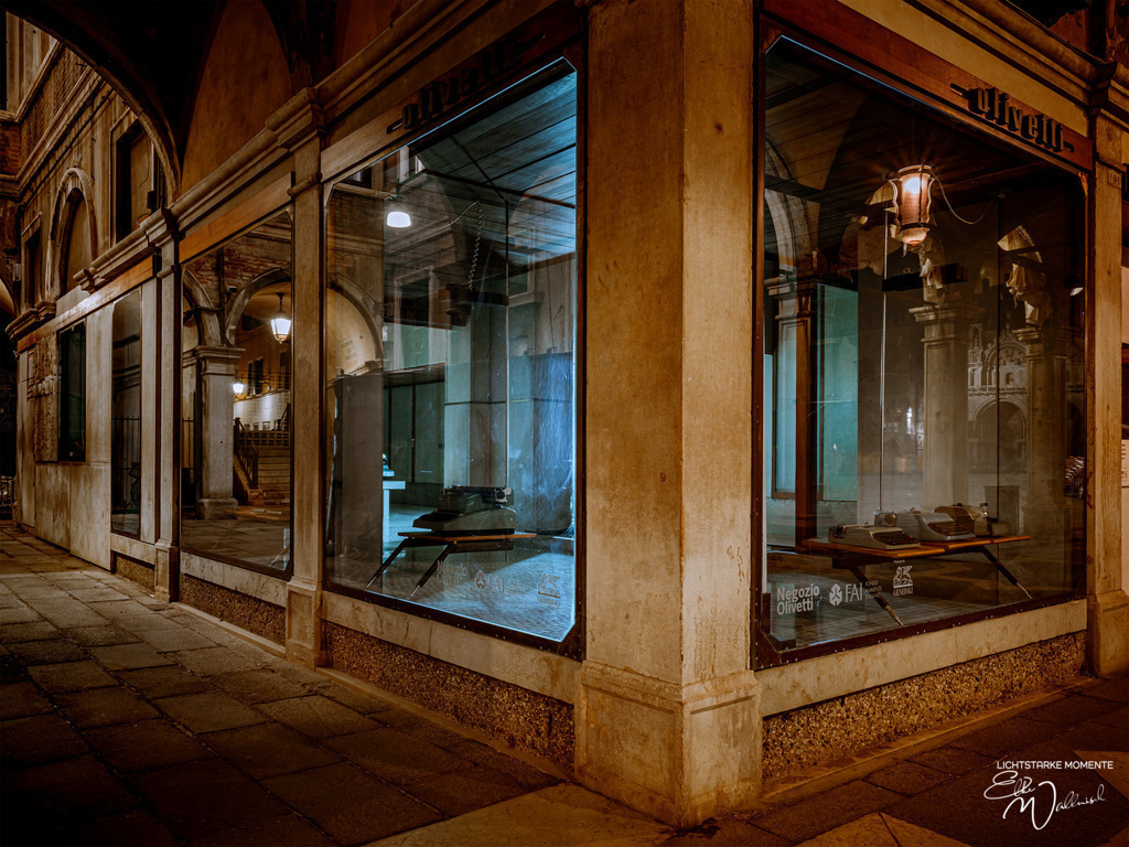 20220309-231910 ITALIEN-Venedig_046-1 Kopie | Herzlich willkommen auf meiner Seite! Ich bin Elke Wallnisch, Deine Fotografin für lichtstarke Momente. Der Name steht für alles, was mich mit der Fotografie verbindet: Das Licht und seine machtvolle Wirkung auf eine Situation oder unsere Stimmung - Realisiert mit Pictrs.com