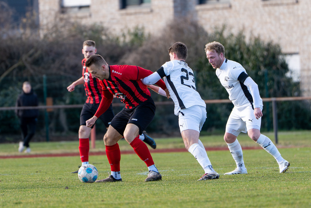 Fußball I Herren I Saison 2025-2026 I Bezirksliga Weser-Ems 4 I 21. Spieltag I TuS Frisia Goldenstedt - Vfl Oythe I 3993 | jns.sportfotos - Realisiert mit Pictrs.com