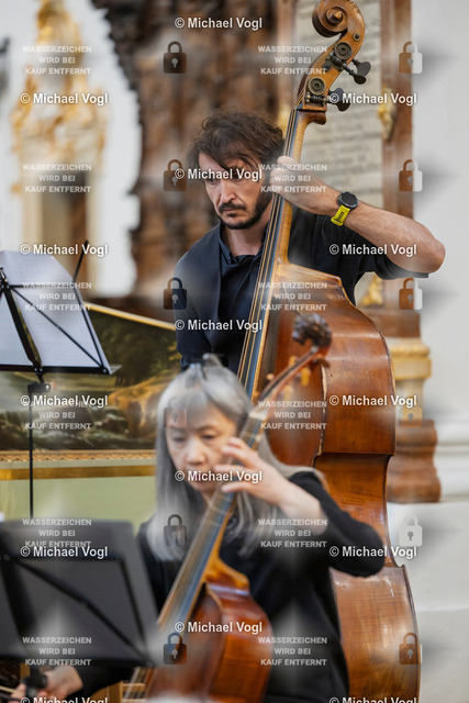 TAM25_K.10__Michael-Vogl_017_7385 | Tage Alter Musik Regensburg K.10 Basilika Unserer Lieben Frau zur Alten Kapelle The Beggar’s Ensemble (Frankreich) Elite de bons mots Meister des französischen Barocks Rameau – Royer – Boismortier – Leclair Augustin Lusson Solovioline, Leitung Foto: Michael Vogl