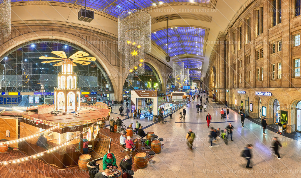Weihnachtsdekoration in den Promenaden Hauptbahnhof Leipzig im Dezember 2025 | Weihnachtsdekoration in den Promenaden Hauptbahnhof Leipzig im Dezember 2025 mit den neuen Herrnhuter Sternen. - Realisiert mit Pictrs.com