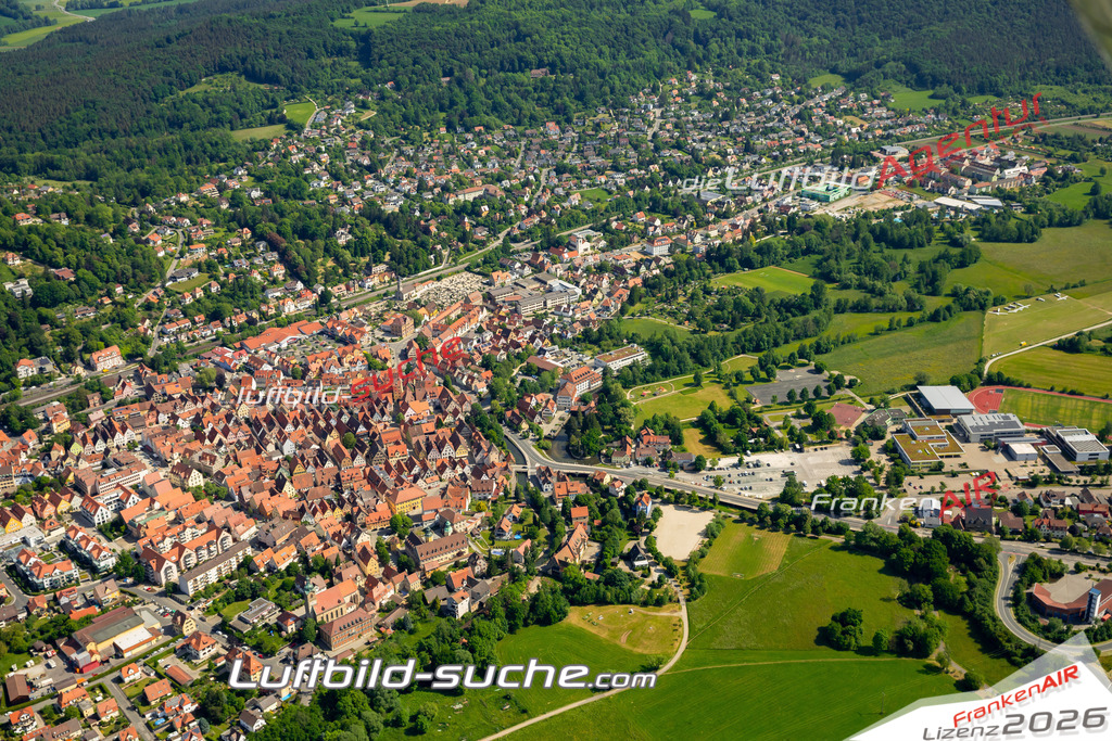 Das Luftbild zeigt  Hersbruck - Die Luftaufnahme wurde 2023 vom UL-Flugzeug aus erstellt ( keine Drohne ) - Hochauflösende Luftaufnahme - Für grossformatige Ausdrucke geeignet. Die Geschenkidee !Mit Lizenz und Bildrechte bestellbar