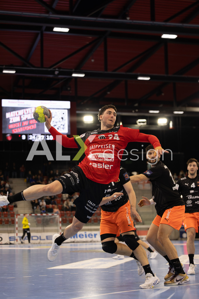 Handballen I Herren I Saison 2025-2026 I Quickline Handball League 2026 | Men I 18. Spieltag I Pfade Winterthur - Kadetten Schaffhausen I 20.12.2025 | 24 Mehdi Ben Romdhane (Pfadi Winterthur) – Rückraum mitte - Realisiert mit Pictrs.com