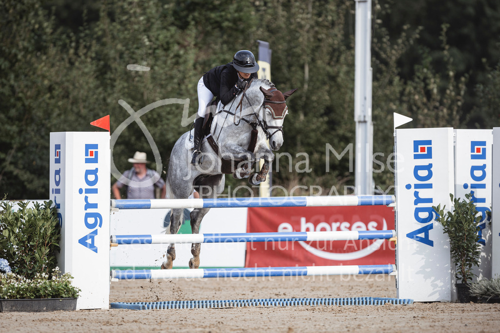 240906_BuCha_Pony-L-6j-218 | Deine schönsten Turniermomente als professionelle Fotos! Entdecke hochwertige Pferdesport-Fotografie im Online-Shop. Jetzt Fotos finden & bestellen!