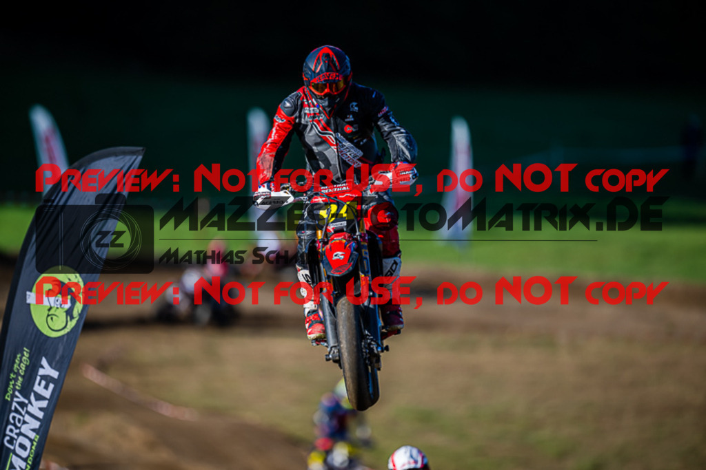 MaZZes_FotoMatrix_220903_8993 | UE40