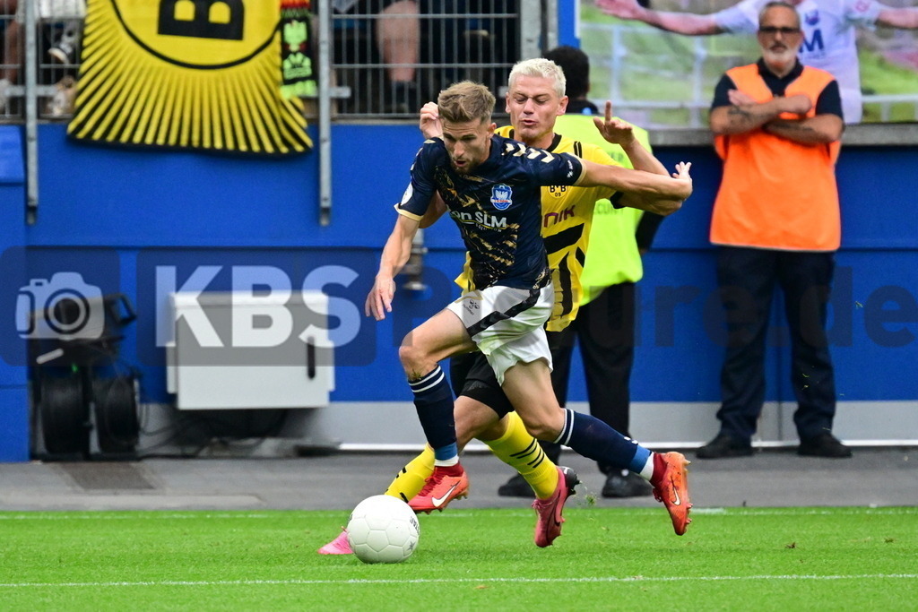 KBS Picture_PhoenixLuebeck-BorDortmund_051 | v.v. Bock Corvin (Phoenix Luebeck) , Ryerson Julian (Borussia Dortmund) ,Sportplatz :  Volksparkstadion, - Realisiert mit Pictrs.com