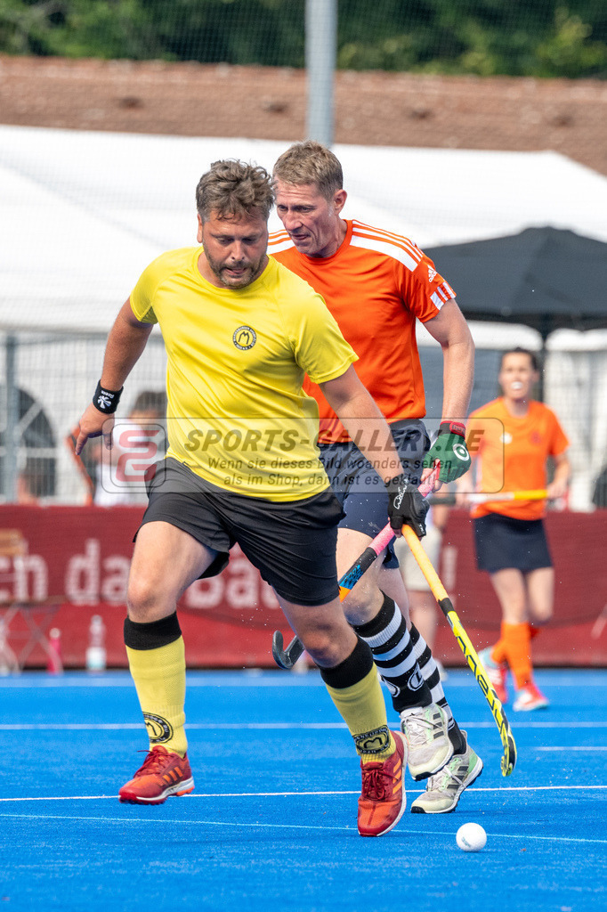 SFE_20240817_0146 | Krefeld, Deutschland, 17.08.2024:  European Cup for Recreational Hockey Players im KTHC Stadion Rot-Weiss Köln Tennis and Hockey Club am 17.08.2024 in Krefeld, Deutschland. (Foto von Stephan Fehrmann)Krefeld, Germany, 17.08.2024: European Cup for Recreational Hockey Players in KTHC Stadion Rot-Weiss Köln Tennis and Hockey Club at 17.08.2024 in Krefeld, Deutschland. (Foto from Stephan Fehrmann)