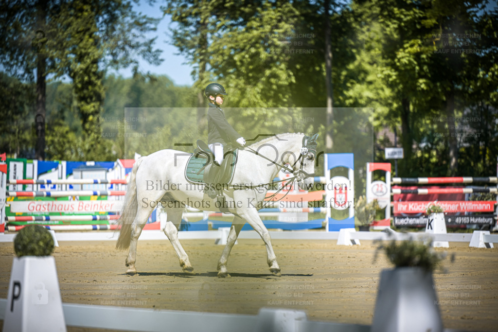DOS_7681 | Entdecke hochwertige Reitturnierfotos von Foto Oger. Professionell, emotional und authentisch – jetzt Lieblingsmomente im Shop bestellen. - Realisiert mit Pictrs.com