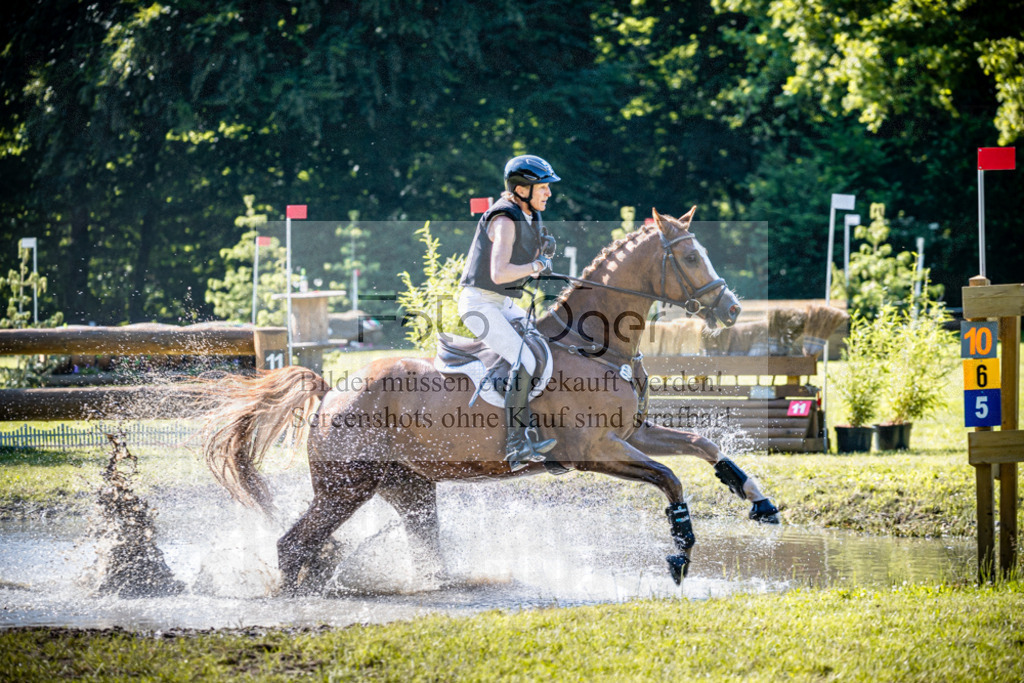 2026-05 - Melle Oldendorf-3-0060 | Entdecke hochwertige Reitturnierfotos von Foto Oger. Professionell, emotional und authentisch – jetzt Lieblingsmomente im Shop bestellen.Deutschlandweite Turnierfotografie. - Realisiert mit Pictrs.com