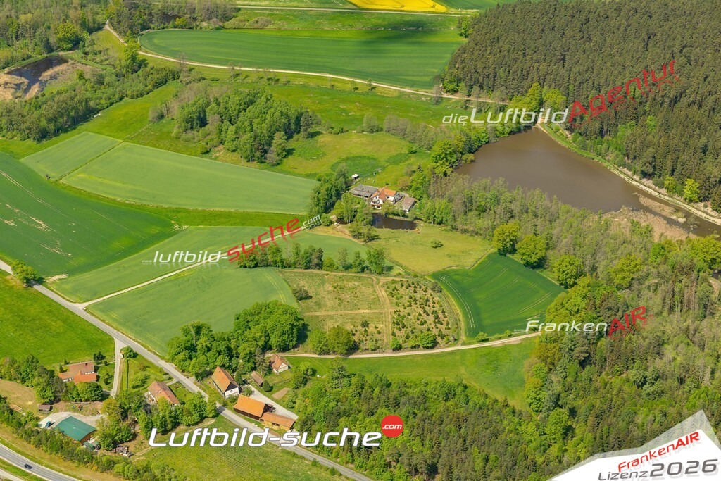 Die Luftaufnahme Neubau - Mitwitz wurde 2022 vom Flugzeug aus (keine Drohne) erstellt. Hohe Auflösung -für große Poster und Wandbilder geeignet - Garantiert!