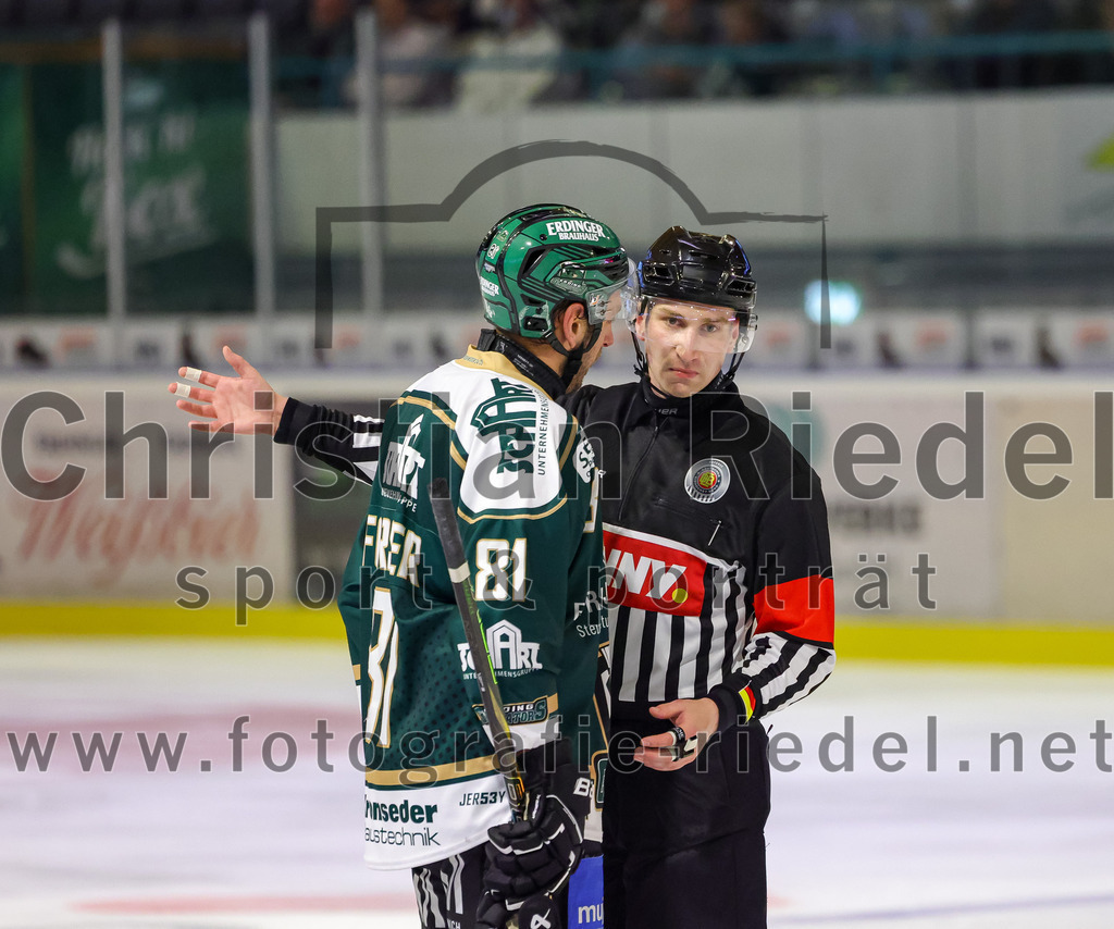 2025-09-21_107_TSV_Erding_gegen_Hoechstadter_Alligators | Erding, Deutschland, 21.09.2025:Eishockey, Oberliga Süd 2025 / 2026, 2. Spieltag, TSV Erding gegen Höchstadter Alligators, Endergebnis: 3:4Maximilian Forster (Erding Gladiators, #81)Foto: Christian Riedel / fotografie-riedel.net