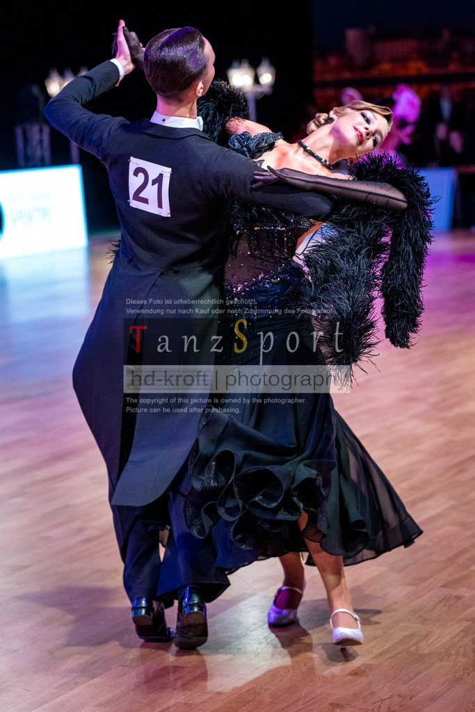 20251212_WDSF_World_Ch_Cup_RS-Std_0834-2 | Tanzsportbilder, Standardtanz, Lateintanz, WDSF, DTV, LTVB, dancecomp, goc, hessen tanzt, blaues band der spree, walzer, tango, wiener walzer, slowfox, quickstepp, samba, rumba, cha-cha-cha, paso doble. jive, hd-kroft photography, turniertanzsport