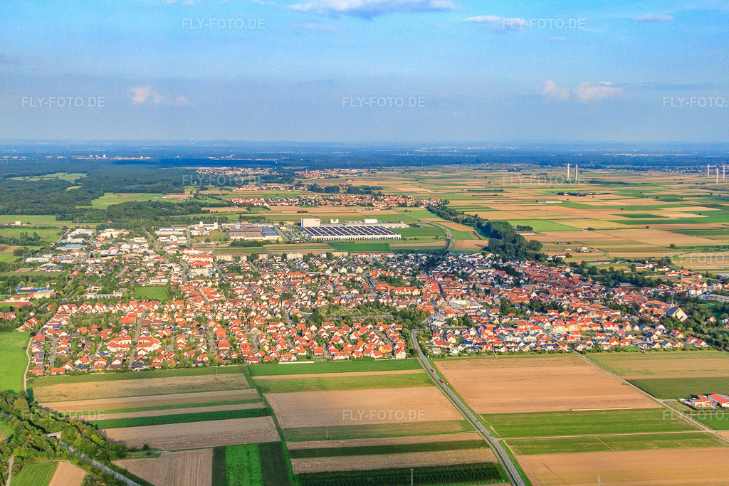 Luftbild: Stadtansicht von Westen in Offenbach an der Queich im Bundesland Rheinland-Pfalz in Deutschland. Foto: IMG_33157.jpg vom 04.09.2010 durch Werner Riehm/FLY-FOTO.de