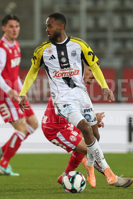 Austrian Bundesliga: Grazer AK 1902 vs LASK | GRAZ, AUSTRIA, 13.DEC.25 - SOCCER - ADMIRAL Bundesliga, Grazer AK 1902 vs LASK. The image shows Melayro Bogarde (Lask).