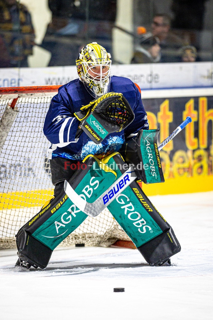 EHC Waldkraiburg LÖWEN gegen Peißenberg MINERS | Eishockey Bayernliga 2025/26 Pre-Playoff Spiel 3, EHC Waldkraiburg LÖWEN gegen Peißenberg MINERS, 20260203,Joshua BARON (MINERS Goali 30) beim Aufwärmen,2026-02-03 in Waldkraiburg (Raiffeisen Arena), Joshua BARON (MINERS Goali 30)Copyright: WolfgangxLindner www.foto-lindner.de