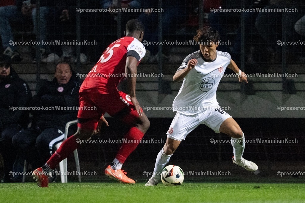 xYDR12032501111 | 12.03.2025, xydrx, Fußball, Viktoria Köln - Rot-Weiss Essen, 3.Liga, Sportpark Höhenberg, Saison 2024 2025:  Zoumana Keita (Viktoria Köln #35) im Zweikampf gegen Kaito Mizuta (Rot-Weiss Essen #24). DFB regulations prohibit any use of photographs as image sequences and or quasi-video.