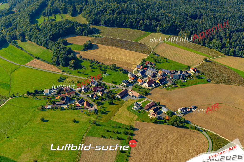 Das Luftbild zeigt : Neudorf Obertrubach - Die Luftaufnahme wurde 2024 vom UL-Flugzeug aus erstellt ( keine Drohne ) - Hochauflösende Luftaufnahme - Für grossformatige Ausdrucke geeignet. Die Geschenkidee !Mit Lizenz und Bildrechte bestellbar