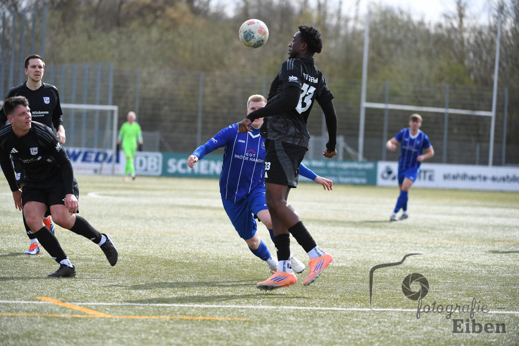 FC Rastede-VFl Stenum | Herren Bezirksliga 2; FC Rastede (blau)-VFL Stenum (schwarz) am 29.03.2026 in Rastede (Sportanlage Köttersweg), Photo: Philip Eiben 2026 - Realisiert mit Pictrs.com