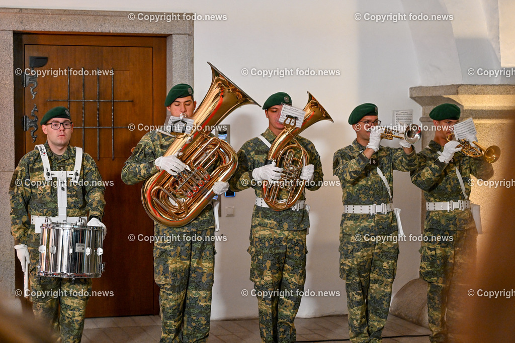 Kranzniederlegung mit LH Stelzer und VertreterInnen des Ooe. Landtags_ 31.10.2024-20 | 31.10.2024, Landhaus Linz AUT, Promenade, Kranzniederlegung 2024 zum Gedenken all jener, die in der Vergangenheit für Oberoesterreich Verantwortung getragen haben, im Bild Vertreter des Oesterreichischen Bundesheer