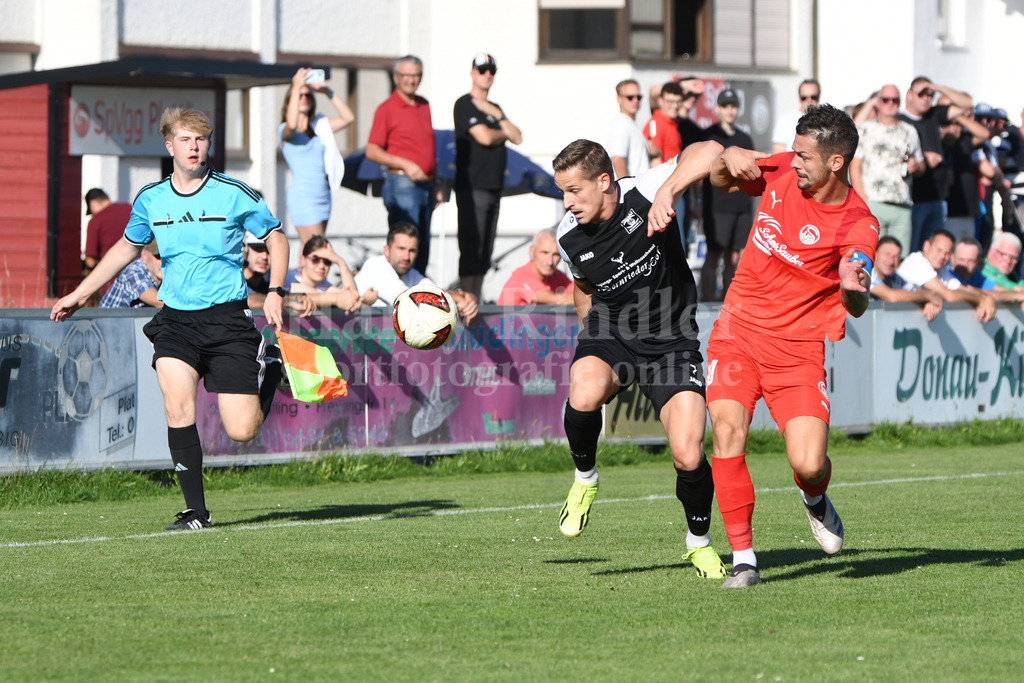 SpVgg Plattling : SpVgg GW Deggendorf | Roman Artemuk (SpVgg GW Deggendorf) gegen Arda Ulukus (SpVgg Plattling) - Realisiert mit Pictrs.com