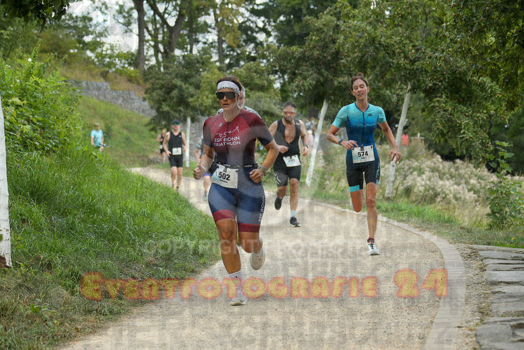 250824_1402_EX1_4737 | Sportfotografie im Rhein-Sieg Kreis, Köln, Bonn, NRW, Rheinland Pfalz, Hessen, etc. Unser Tätigkeitsfeld umfasst den Laufsport vom Volkslauf über den Marathon, Duathlon, Triathon bis zum Ultralauf wie Kölnpfad Ultra oder Schindertrail.