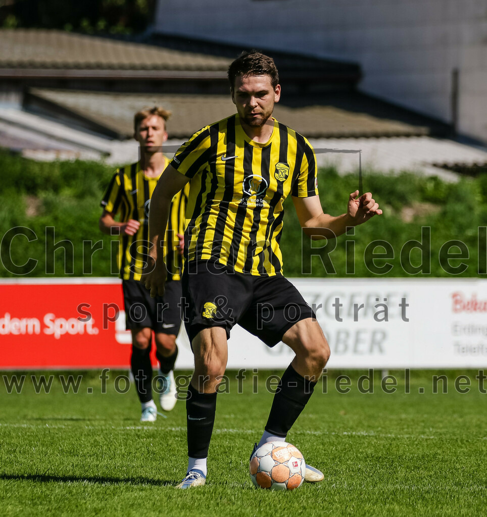 2023-08-19_046_FC_Moosinning_gegen_SV_Reichertsheim | Moosinning, Deutschland, 19.08.2023:
Fußball, Bezirksliga Oberbayern Ost 2023 / 2024, 5. Spieltag, FC Moosinning gegen SV Reichertsheim, Endergebnis: 0:4

Liam Fitzpatrick (FC Moosinning, #22)

Foto: Christian Riedel / fotografie-riedel.net