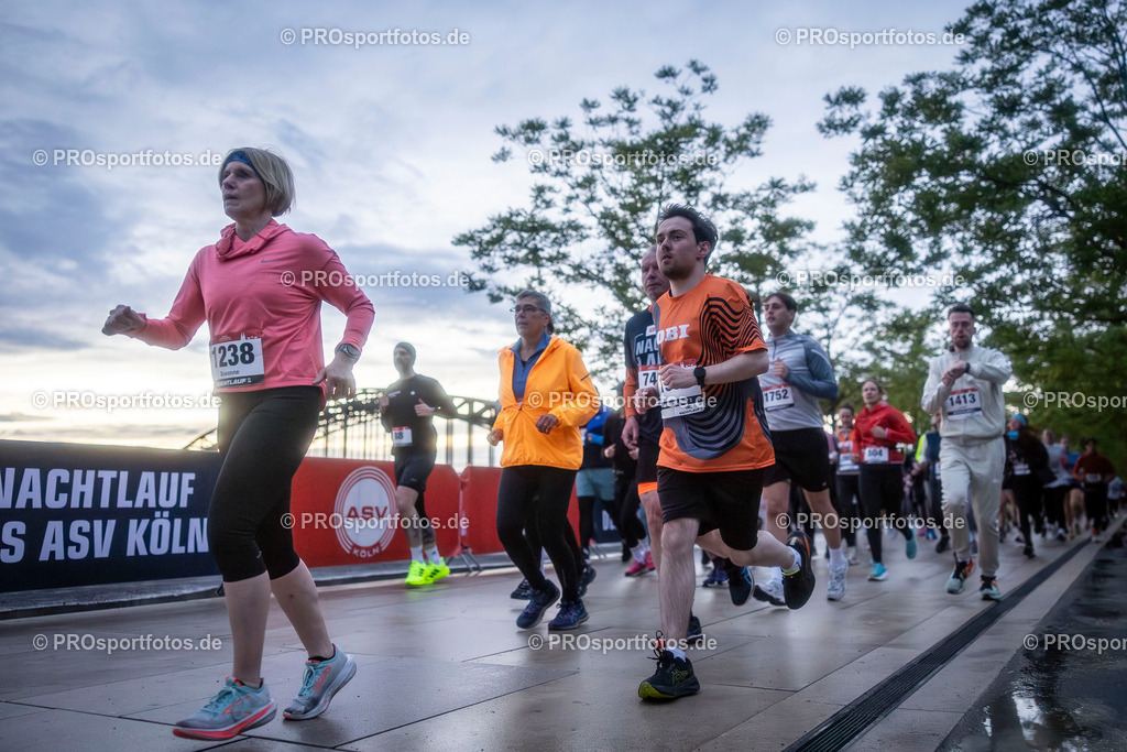 23. ASV Nachtlauf; Koeln, 13.05.26 | Impressionen vom 23. ASV Nachtlauf am 13.05.26 am Tanzbrunnen in Koeln. Foto: BEAUTIFUL SPORTS/Leah Kohring
