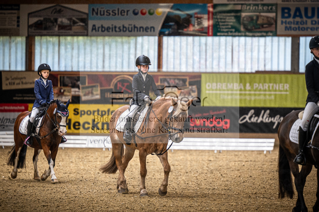 DOS_0390 | Entdecke hochwertige Reitturnierfotos von Foto Oger. Professionell, emotional und authentisch – jetzt Lieblingsmomente im Shop bestellen.Deutschlandweite Turnierfotografie. - Realisiert mit Pictrs.com
