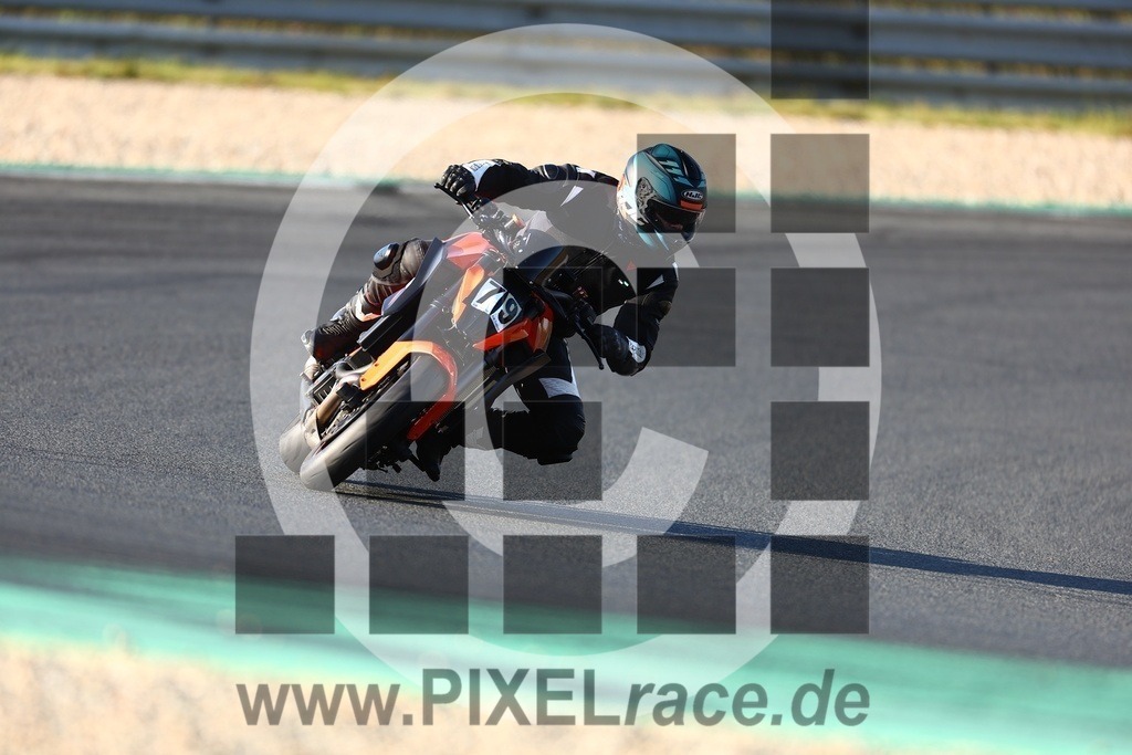 0079-20240910_05153 | Schöne Erinnerungen an spannende Momente - das festzuhalten ist unser Job. PIXELrace.de ist seit 2003 auf den Rennstrecken Europas unterwegs um die Action draußen beim Fahren und die wunderbare Stimmung imm Fahrerlager für euch einzufangen.
