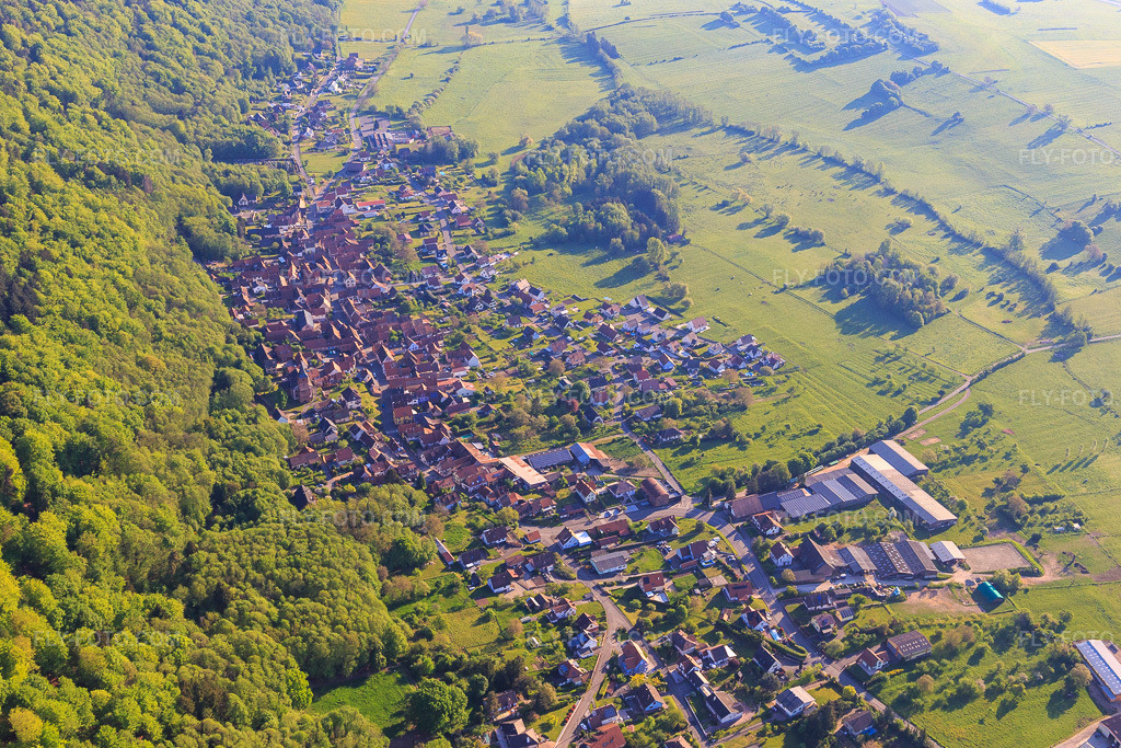 Aerial view: View of a town on the edge of the Northern Vosges Mountains from the northwest. in Saint-Jean-Saverne in the state Bas-Rhin, France.Photo: IMG_145955.jpg taken on 05/01/2025 by Werner Riehm/FLY-FOTO.comResolution of the original: 5099 x 3400 px