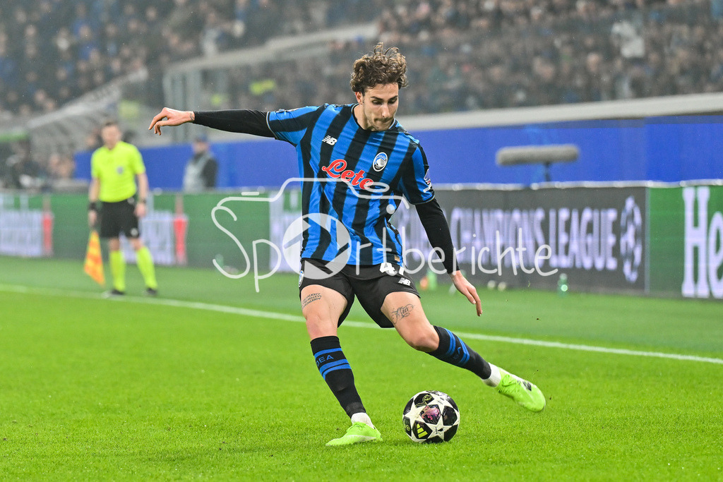 Atalanta Bergamo - FC Bayern München | BERGAMO, ITALY - 10. MARCH: with Ball Lorenzo BERNASCONI (Atalanta Bergamo 47) during the UEFA Champions League match between Atalanta Bergamo vs. FC Bayern Munich on first leg of round of 16 at New Balance Arena