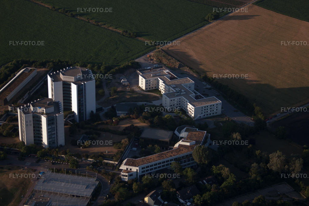 Luftbild: BG Klinik Ludwigshafen von Süden bei Sonnenaufgang http://www.bgu-ludwigshafen.de/ im Ortsteil Oggersheim in Ludwigshafen im Bundesland Rheinland-Pfalz in Deutschland. Foto: IMG_69502.jpg vom 04.07.2014 durch Werner Riehm/FLY-FOTO.de